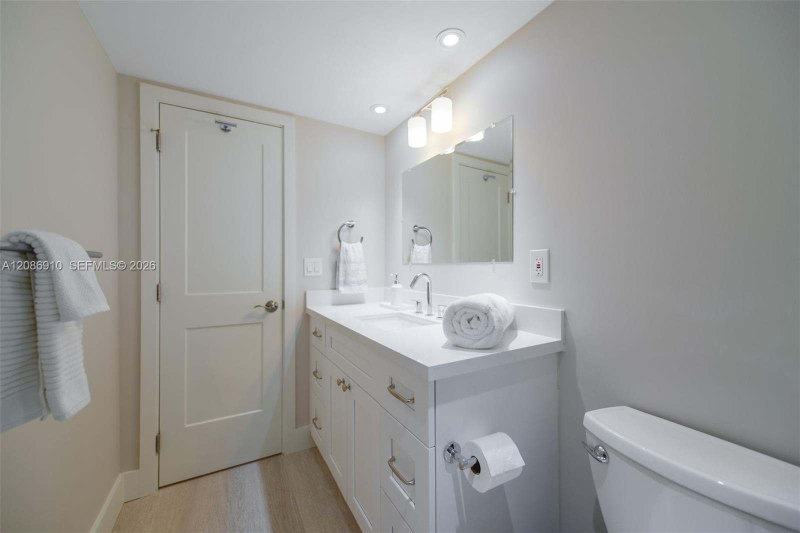 See details 11H 2 / 2 1240 sq. ft. $ 2026-09-10 0 Photo