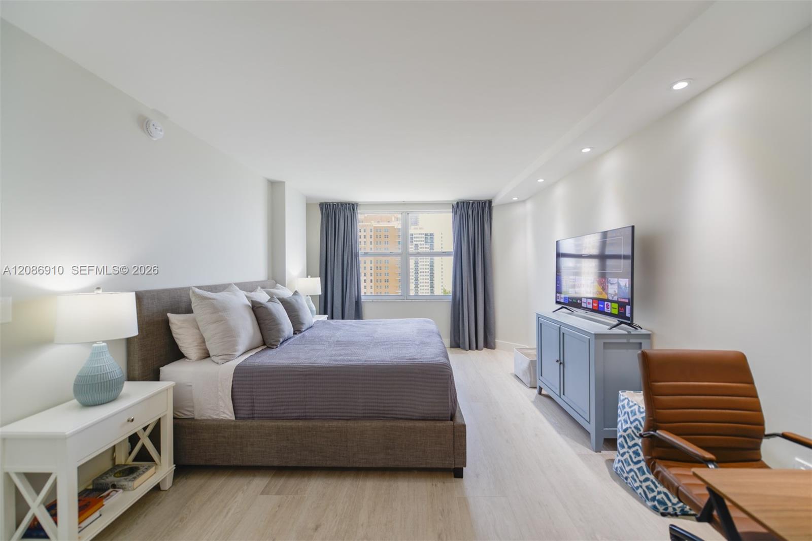 See details 11H 2 / 2 1240 sq. ft. $ 2026-09-10 0 Photo