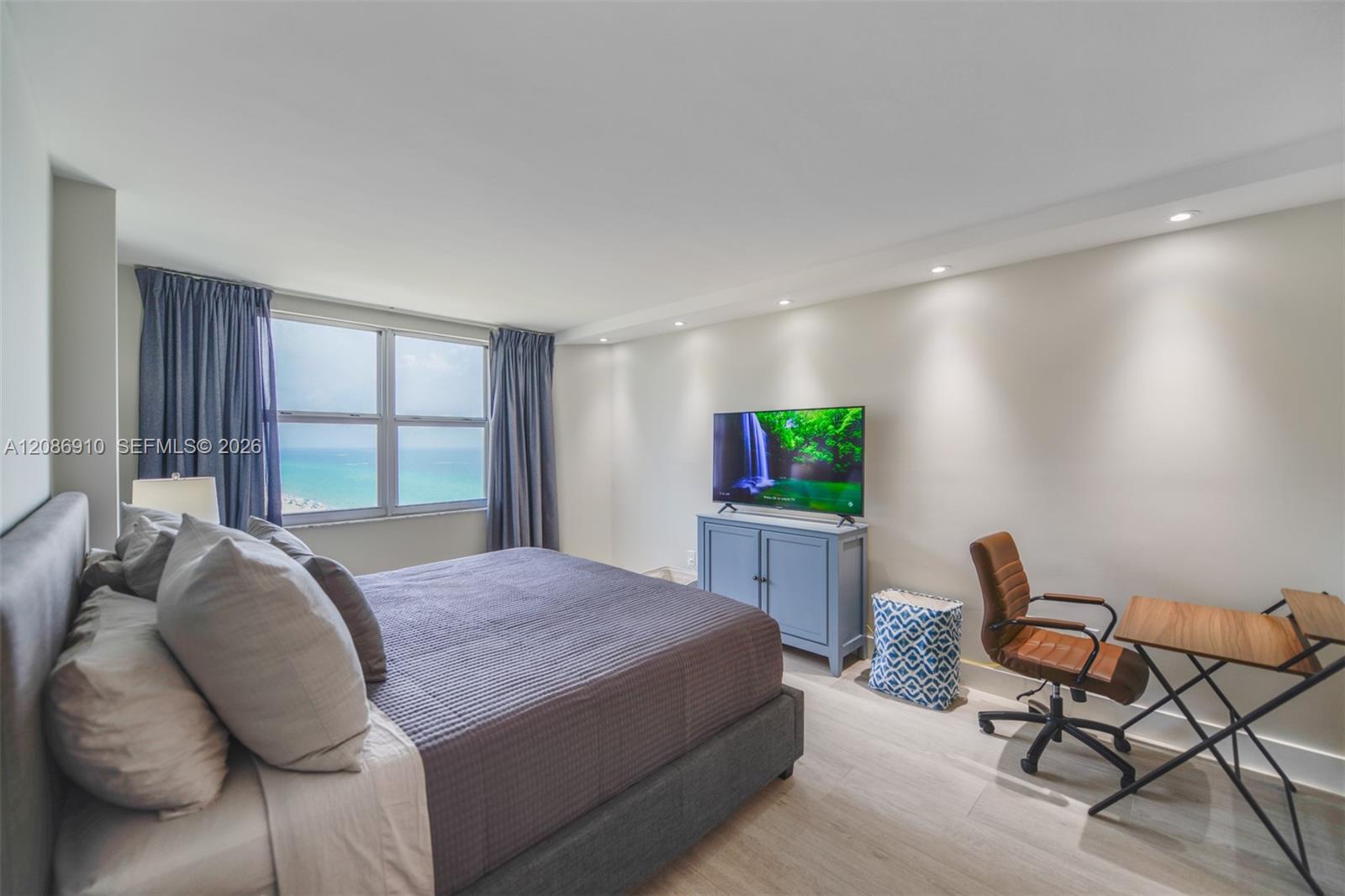 See details 11H 2 / 2 1240 sq. ft. $ 2026-09-10 0 Photo