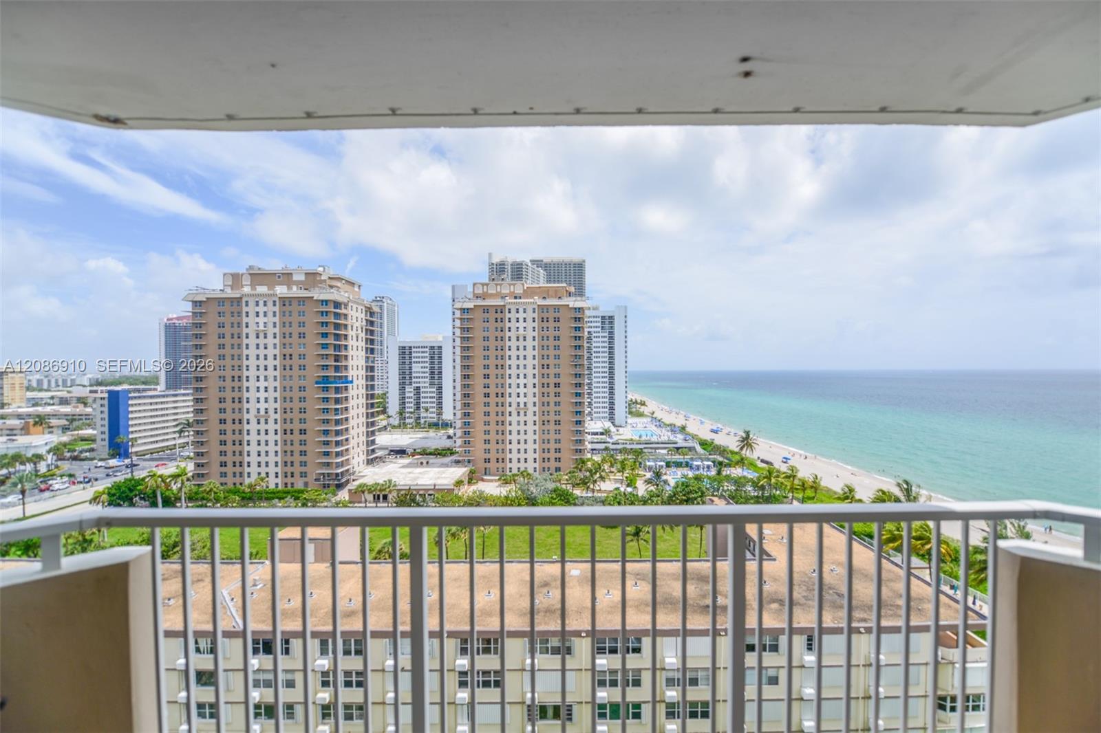 See details 11H 2 / 2 1240 sq. ft. $ 2026-09-10 0 Photo
