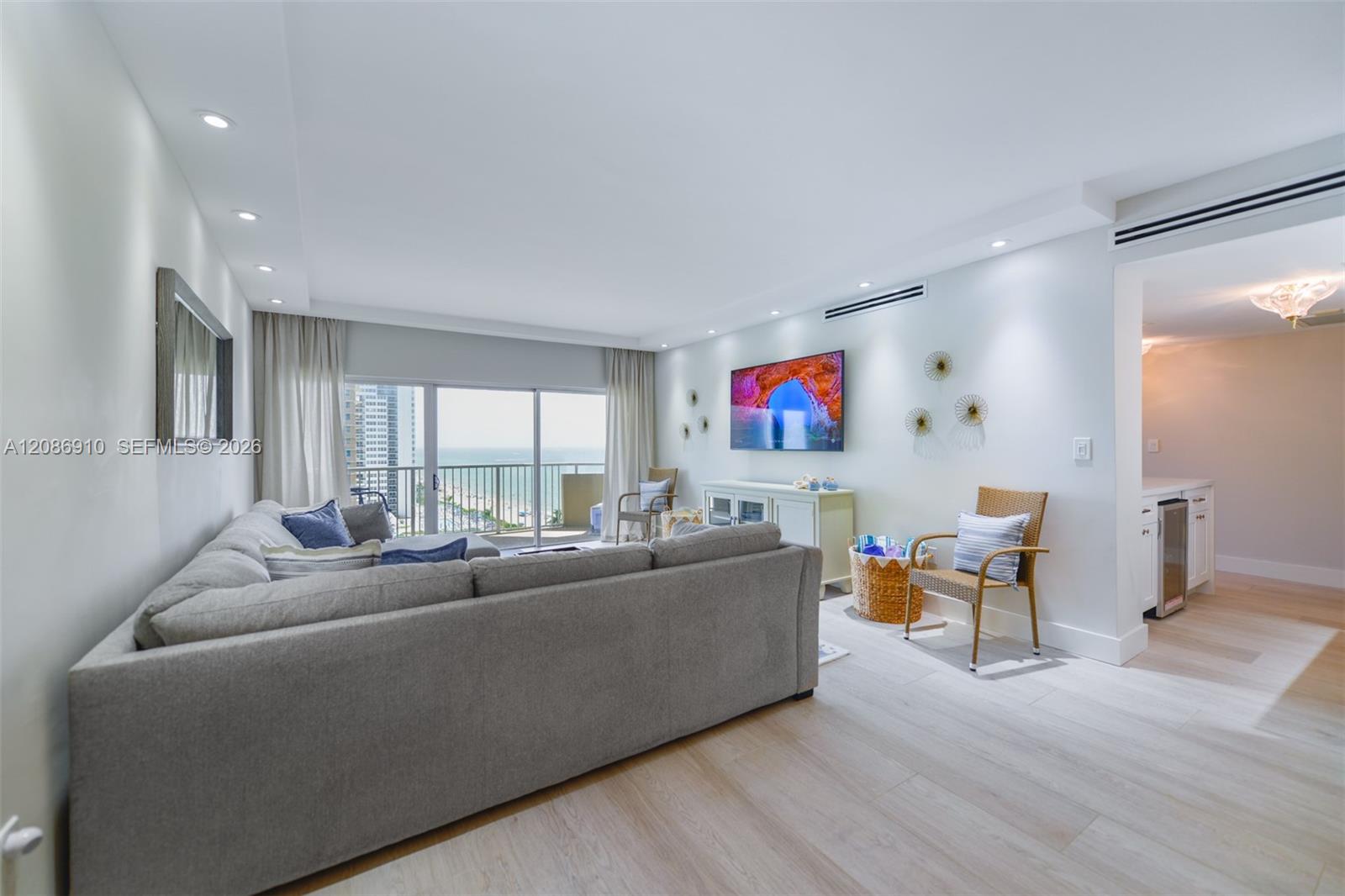 See details 11H 2 / 2 1240 sq. ft. $ 2026-09-10 0 Photo