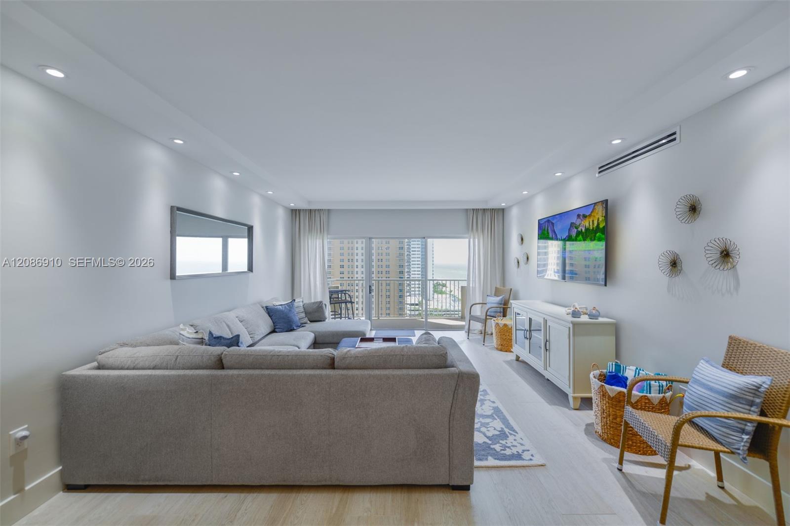 See details 11H 2 / 2 1240 sq. ft. $ 2026-09-10 0 Photo