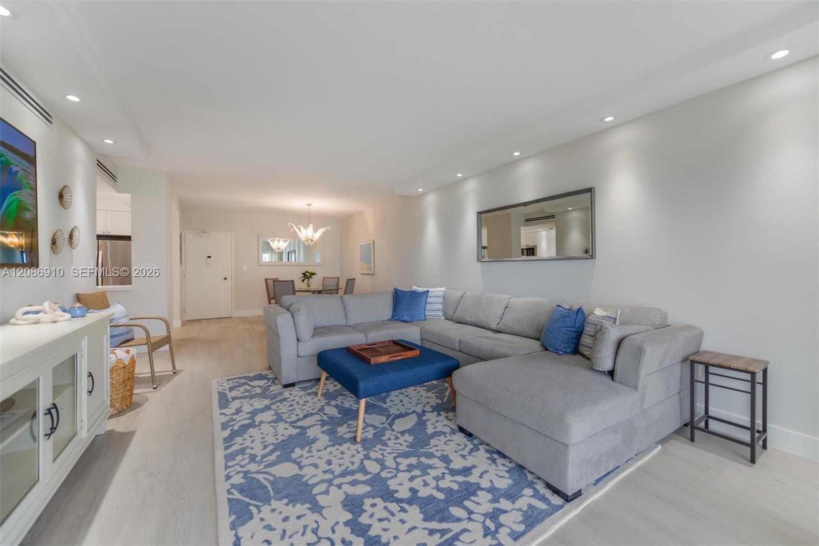 See details 11H 2 / 2 1240 sq. ft. $ 2026-09-10 0 Photo
