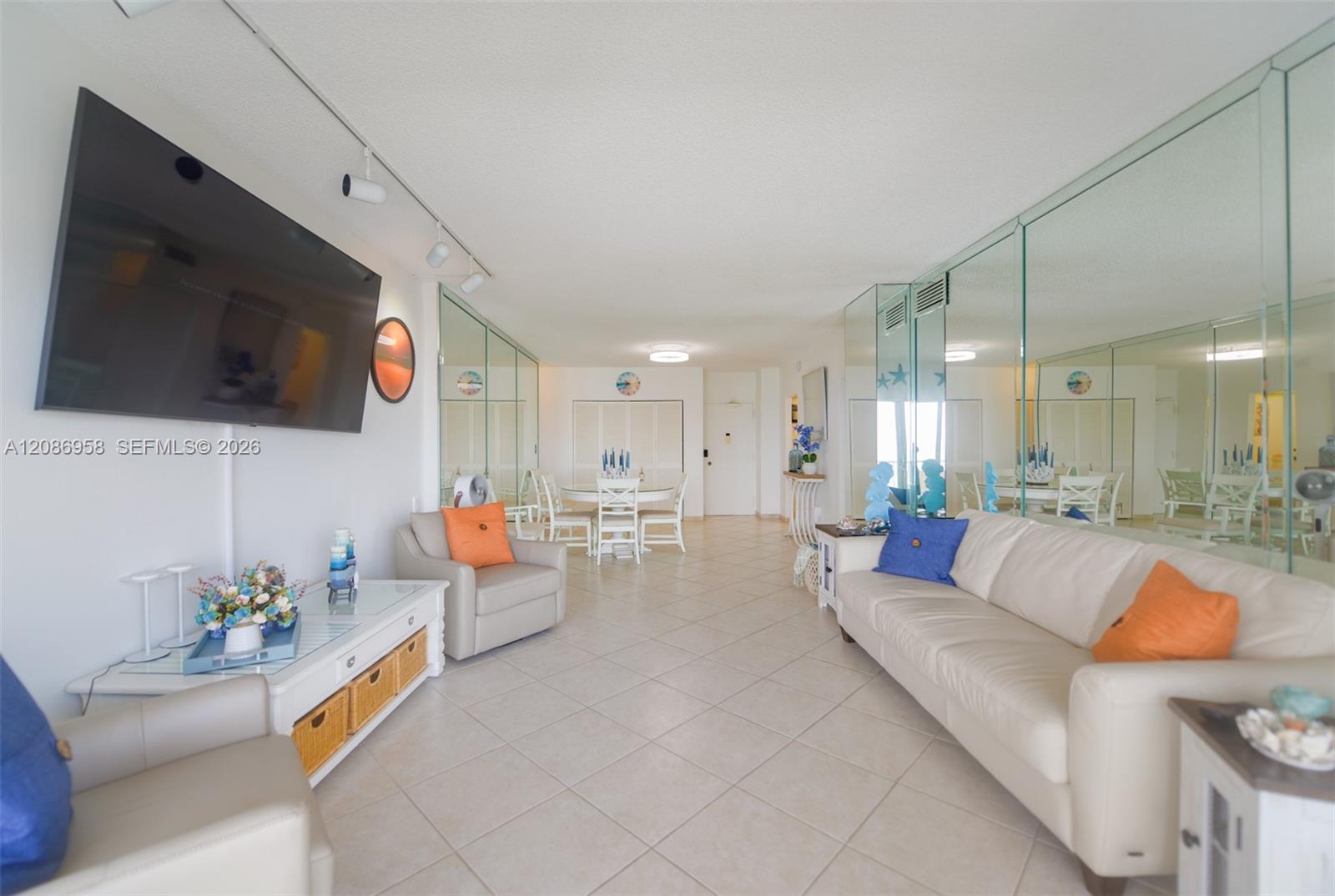See details 18B 1 / 2 870 sq. ft. $ 2026-09-10 0 Photo