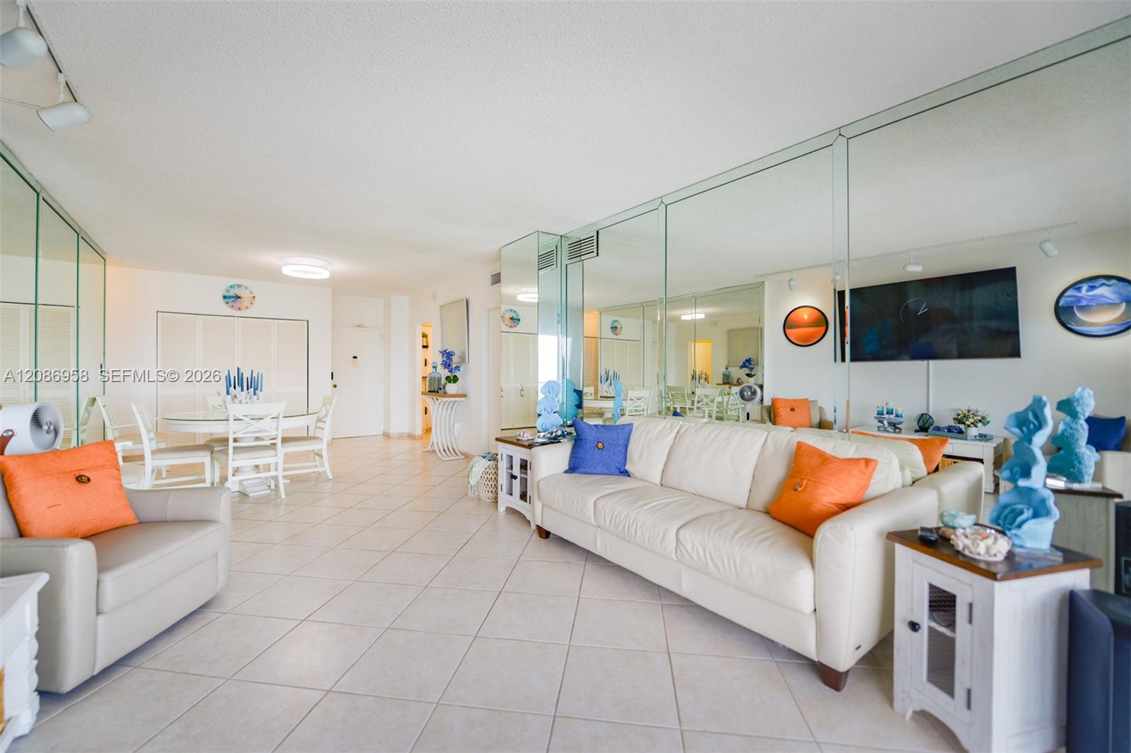See details 18B 1 / 2 870 sq. ft. $ 2026-09-10 0 Photo