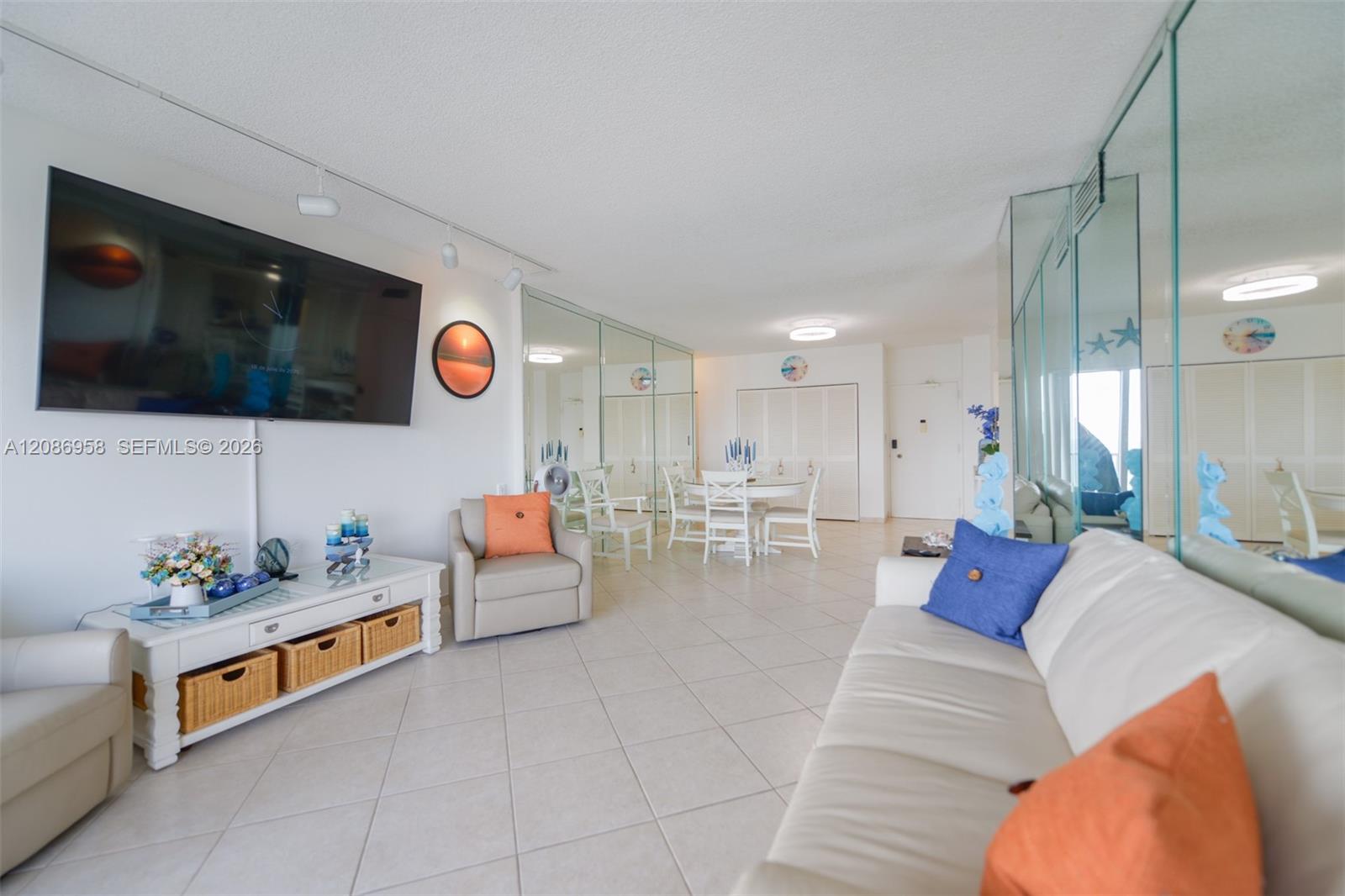 See details 18B 1 / 2 870 sq. ft. $ 2026-09-10 0 Photo