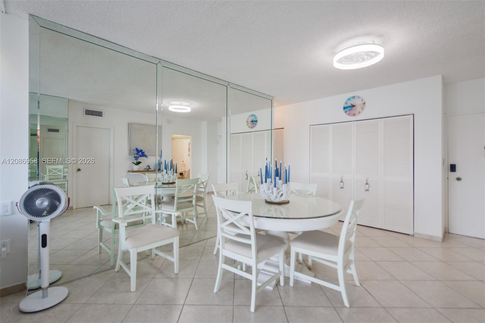 See details 18B 1 / 2 870 sq. ft. $ 2026-09-10 0 Photo