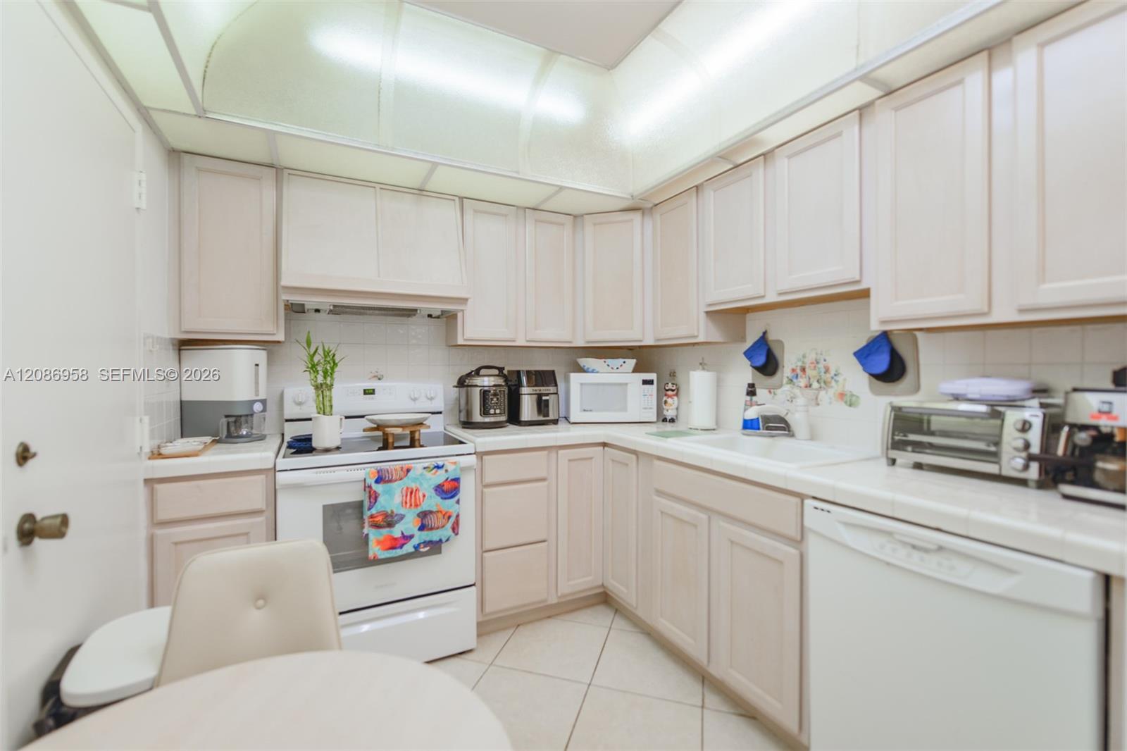 See details 18B 1 / 2 870 sq. ft. $ 2026-09-10 0 Photo