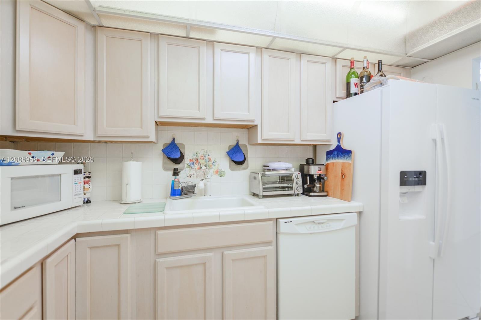 See details 18B 1 / 2 870 sq. ft. $ 2026-09-10 0 Photo
