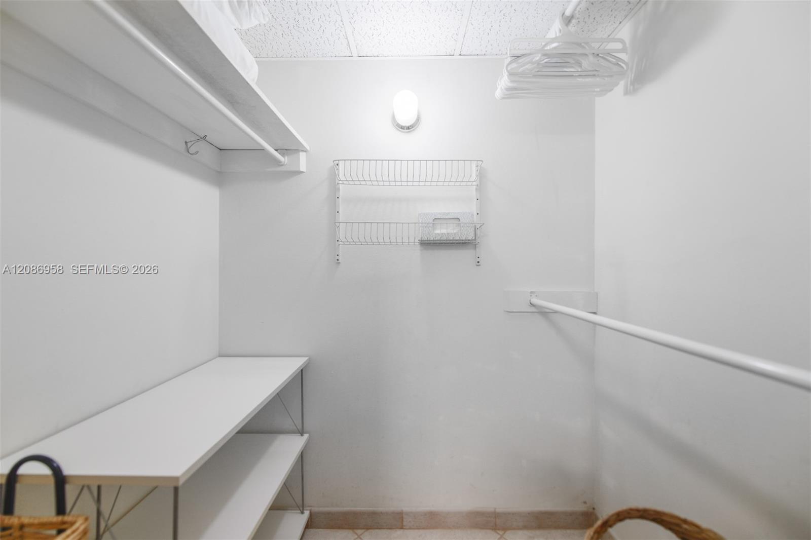 See details 18B 1 / 2 870 sq. ft. $ 2026-09-10 0 Photo