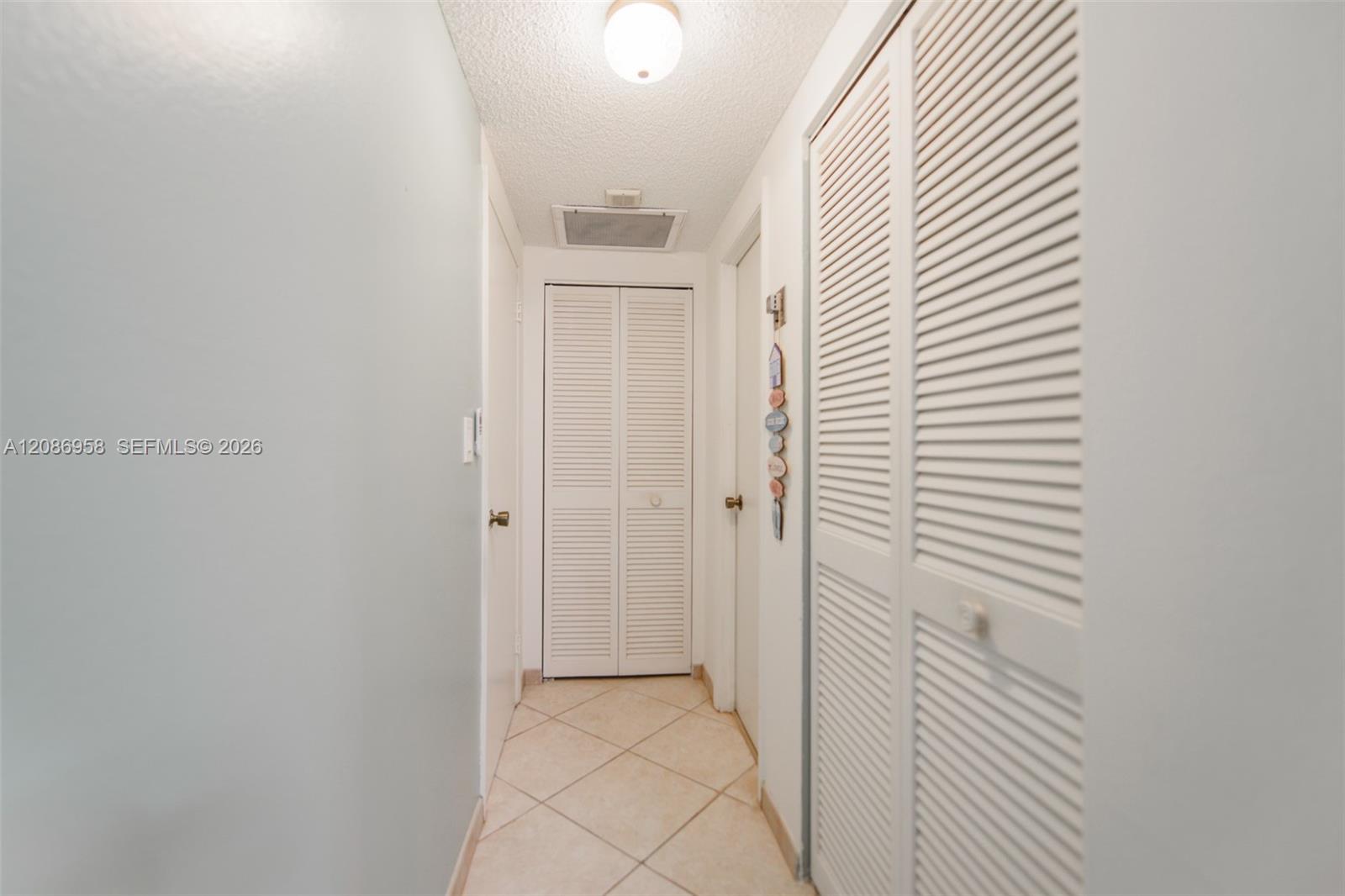 See details 18B 1 / 2 870 sq. ft. $ 2026-09-10 0 Photo
