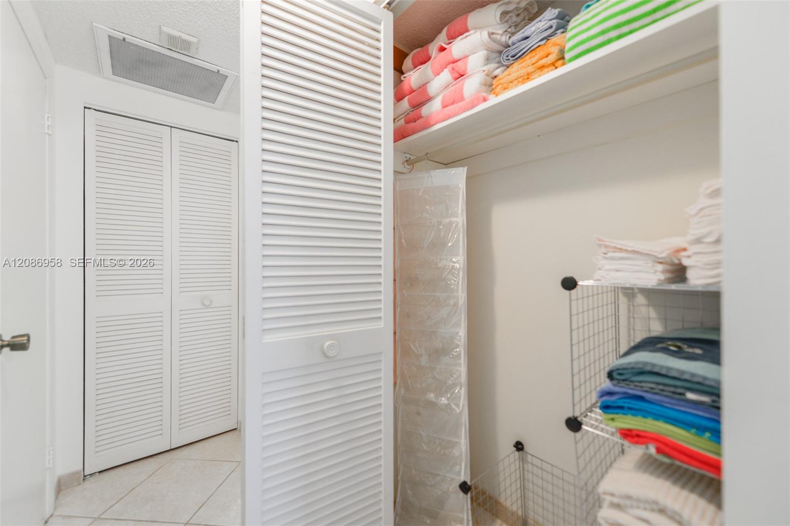 See details 18B 1 / 2 870 sq. ft. $ 2026-09-10 0 Photo