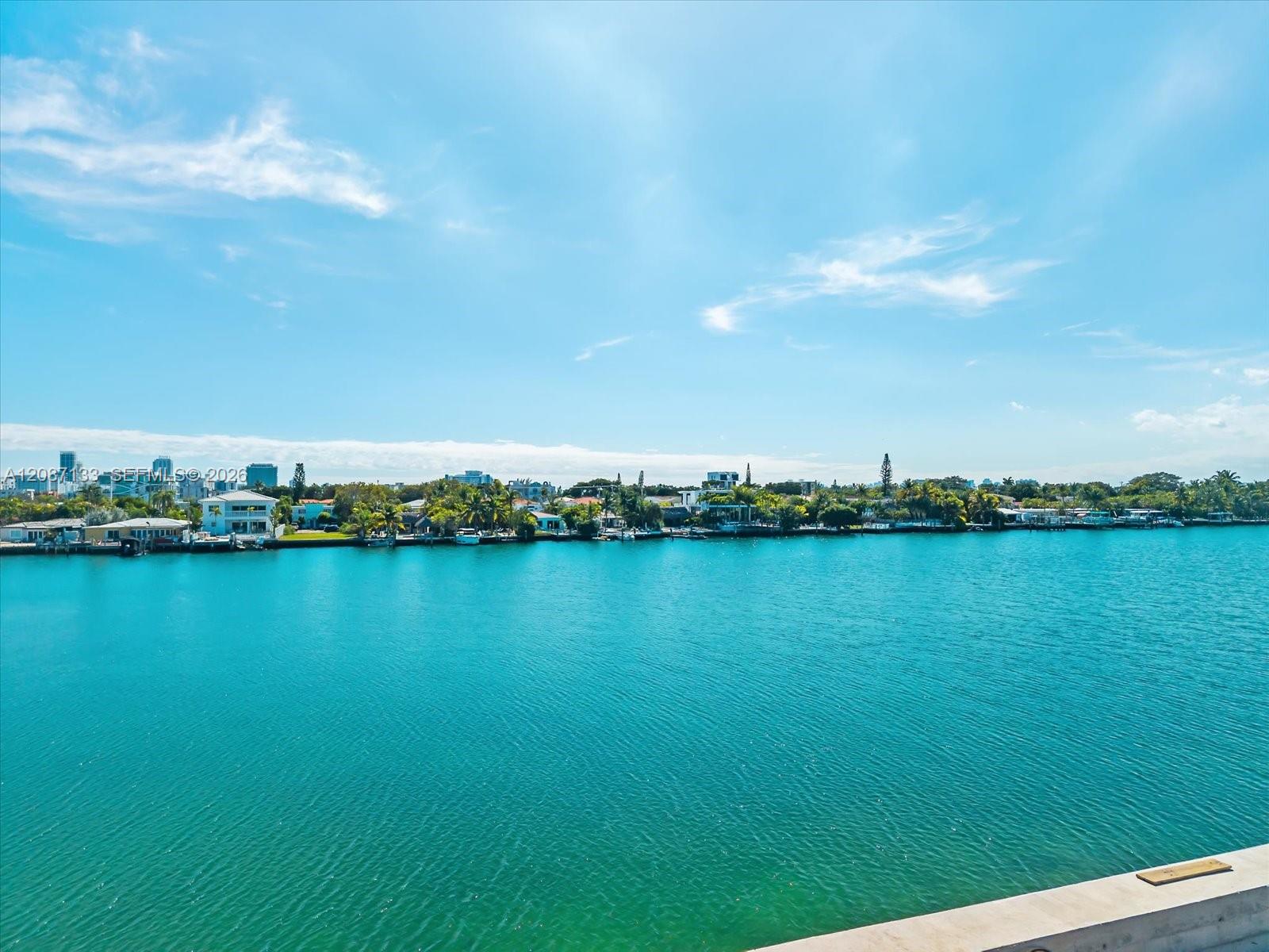   /   кв.футов $ 2026-09-10 0 Фото