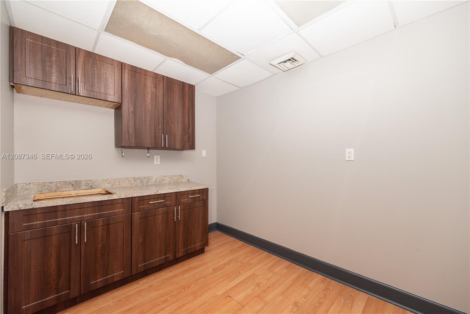   /   sq. ft. $ 2026-09-11 0 foto
