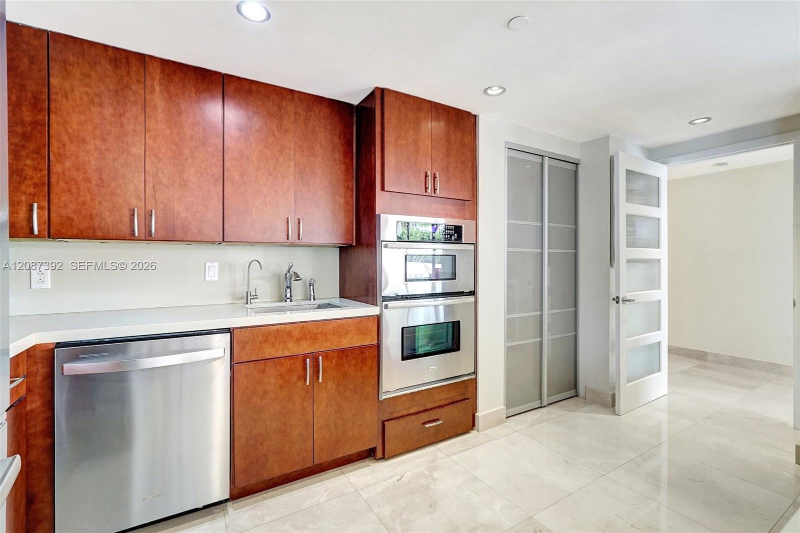 Ver detalles 402 2 / 2 1840 sq. ft. $ 2026-09-11 0 foto