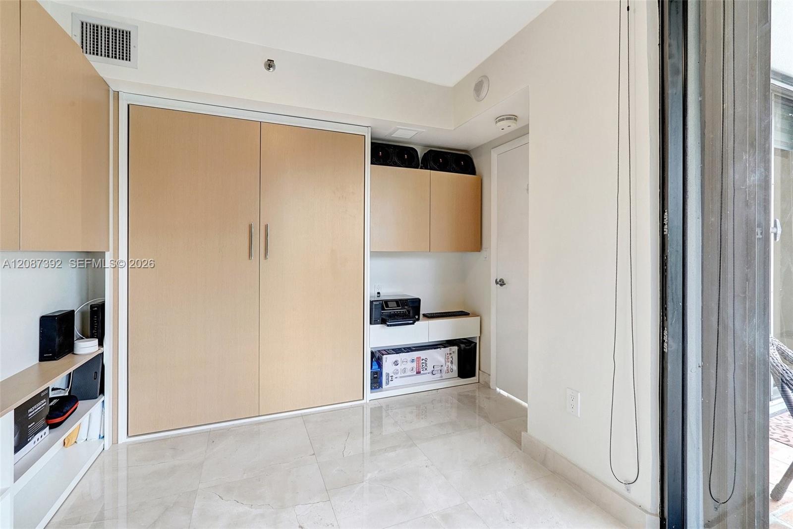 Ver detalles 402 2 / 2 1840 sq. ft. $ 2026-09-11 0 foto