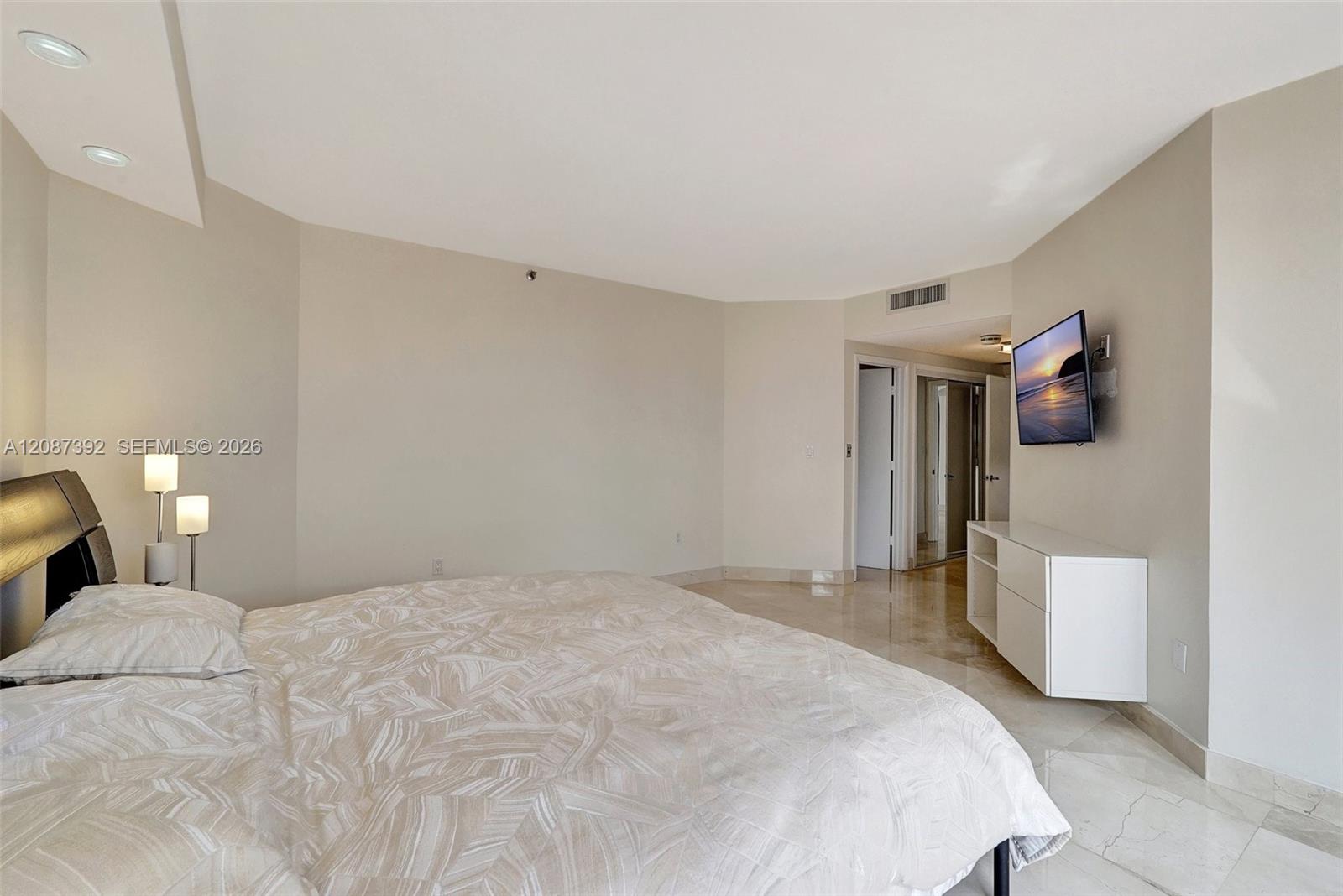 Ver detalles 402 2 / 2 1840 sq. ft. $ 2026-09-11 0 foto
