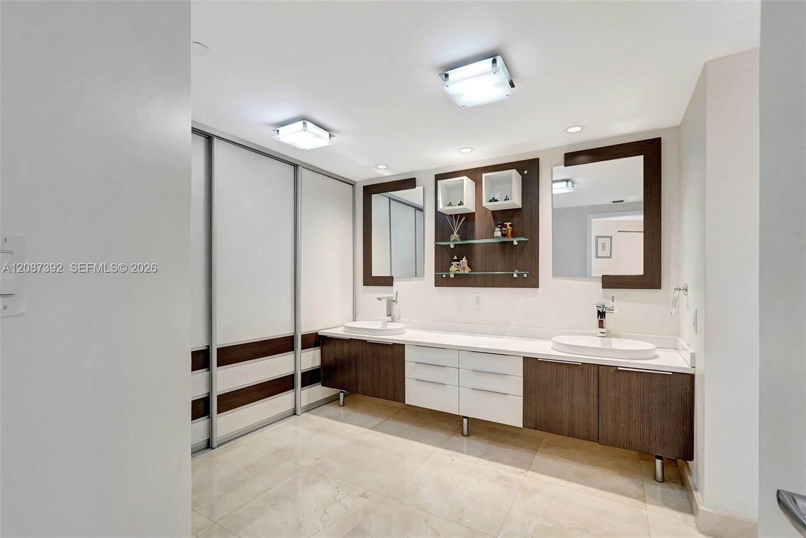 Ver detalles 402 2 / 2 1840 sq. ft. $ 2026-09-11 0 foto