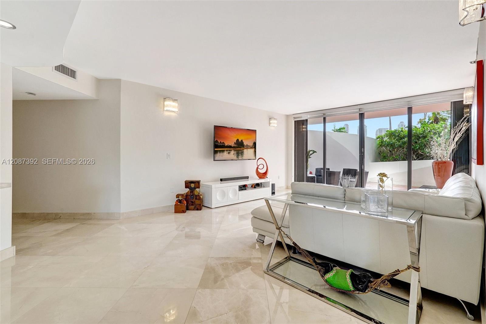 Ver detalles 402 2 / 2 1840 sq. ft. $ 2026-09-11 0 foto