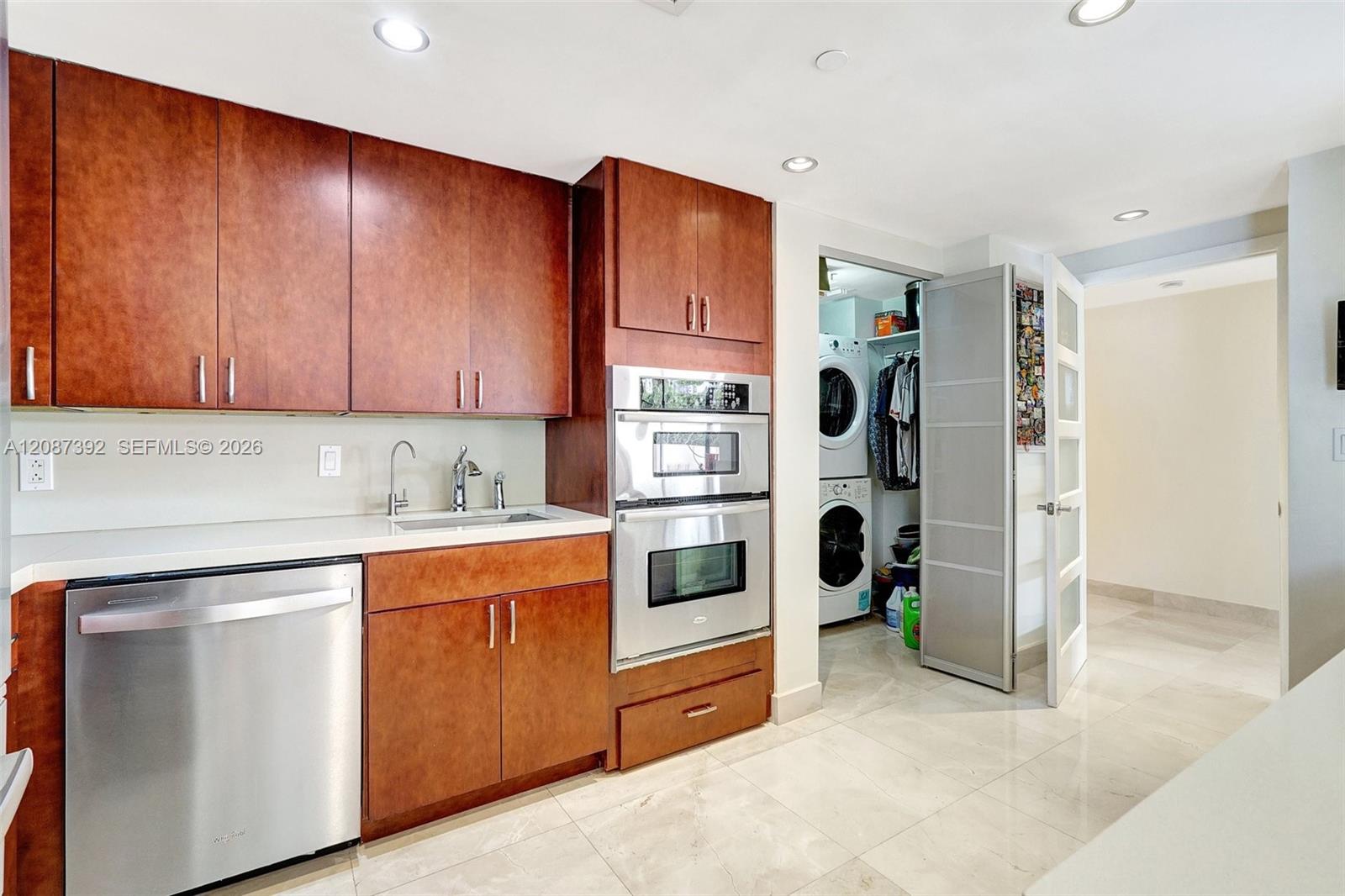 Ver detalles 402 2 / 2 1840 sq. ft. $ 2026-09-11 0 foto