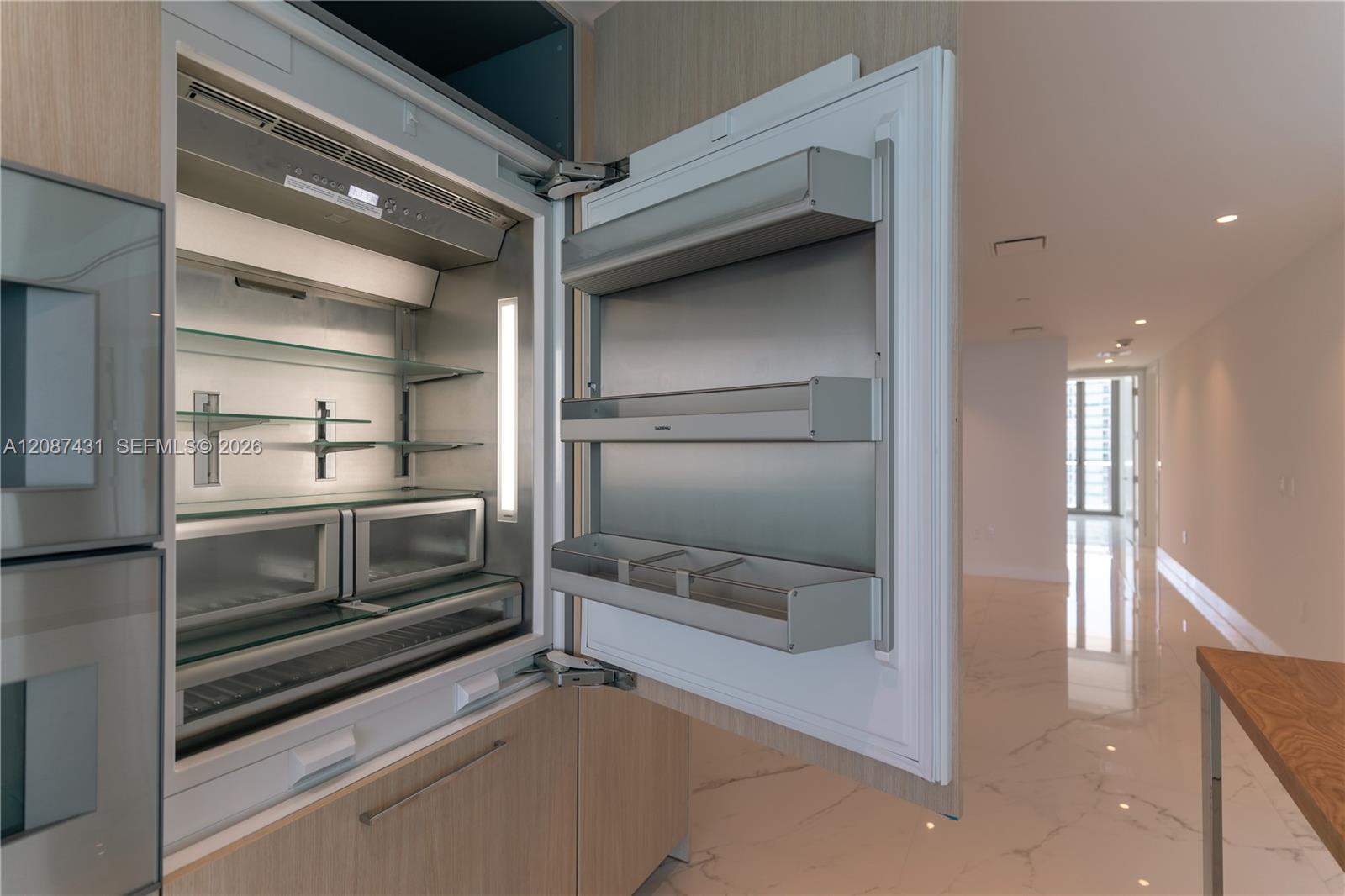 Ver detalles 702 3 / 4 2475 sq. ft. $ 2026-09-11 0 foto