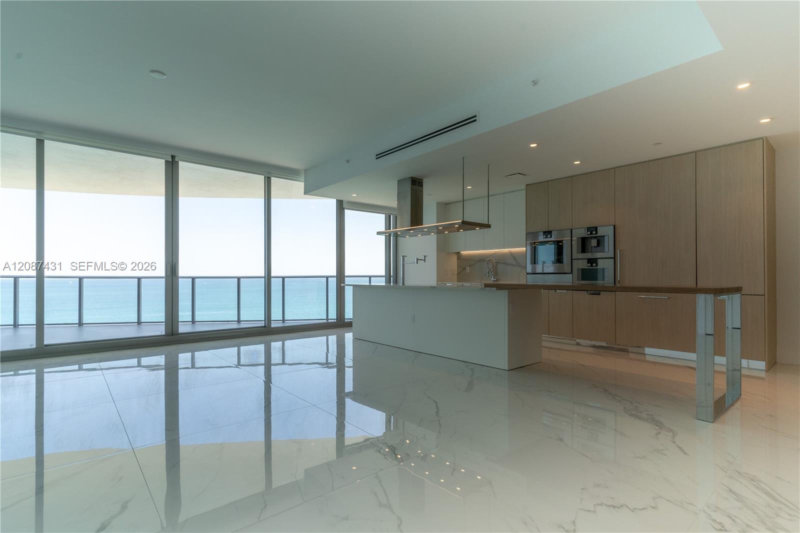 Ver detalles 702 3 / 4 2475 sq. ft. $ 2026-09-11 0 foto