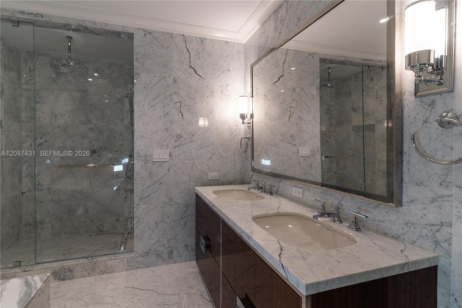Ver detalles 702 3 / 4 2475 sq. ft. $ 2026-09-11 0 foto