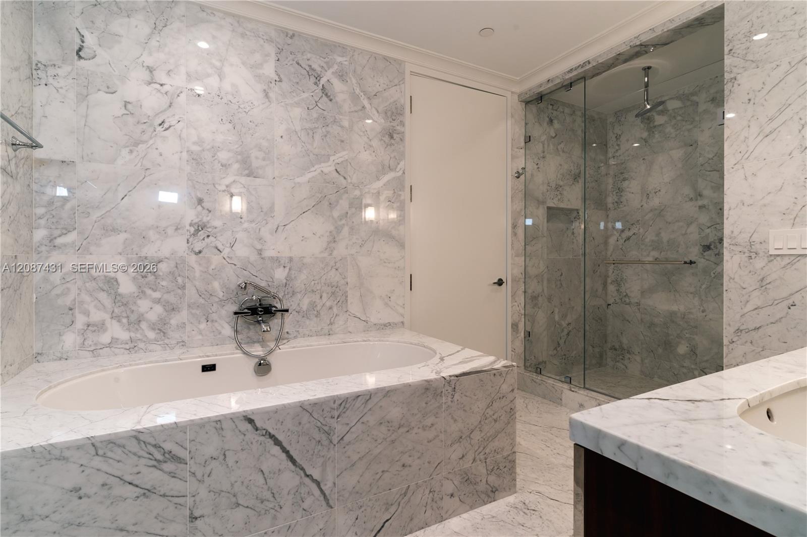 Ver detalles 702 3 / 4 2475 sq. ft. $ 2026-09-11 0 foto