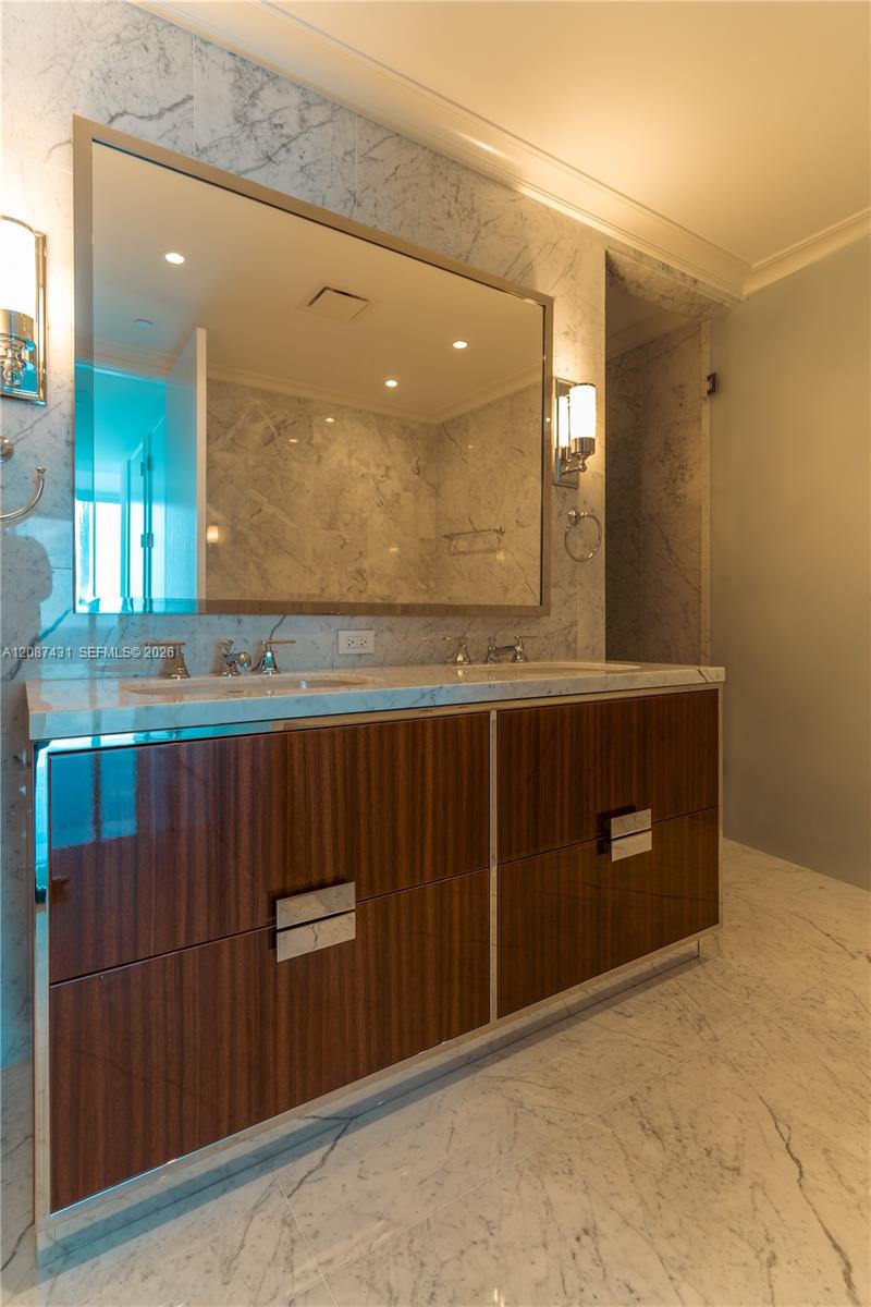 Ver detalles 702 3 / 4 2475 sq. ft. $ 2026-09-11 0 foto
