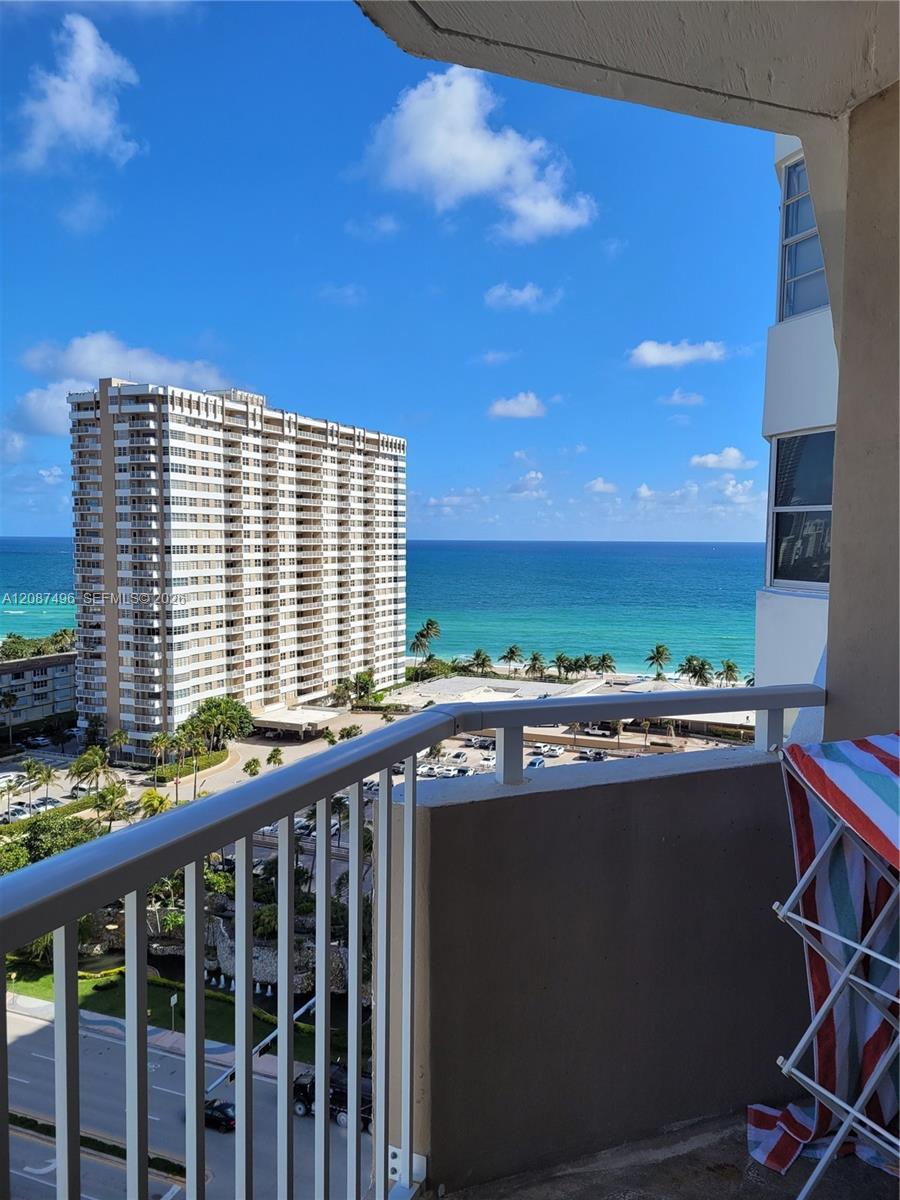 15M 1 / 2 870 sq. ft. $ 2026-09-11 0 foto