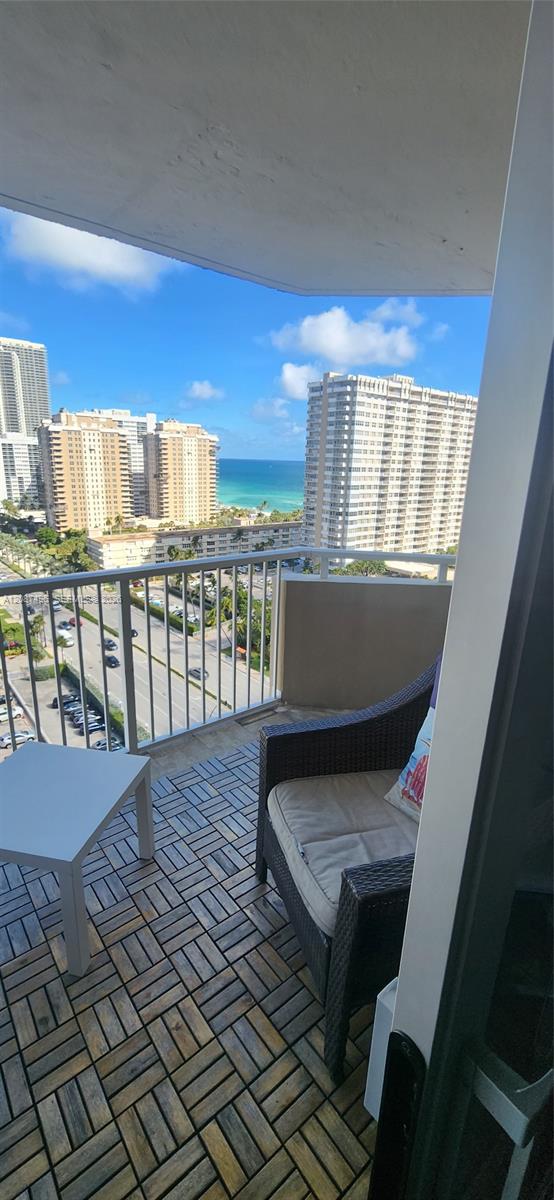 15M 1 / 2 870 sq. ft. $ 2026-09-11 0 foto