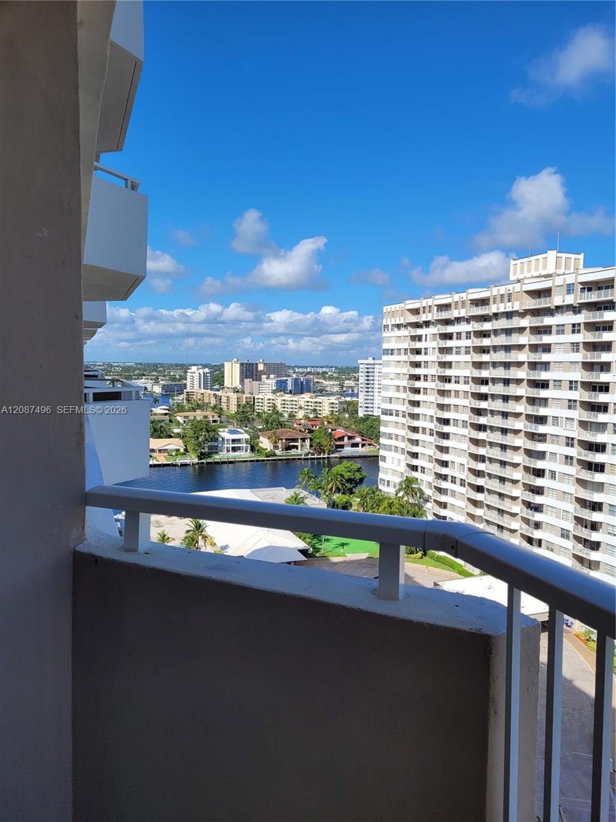 15M 1 / 2 870 sq. ft. $ 2026-09-11 0 foto