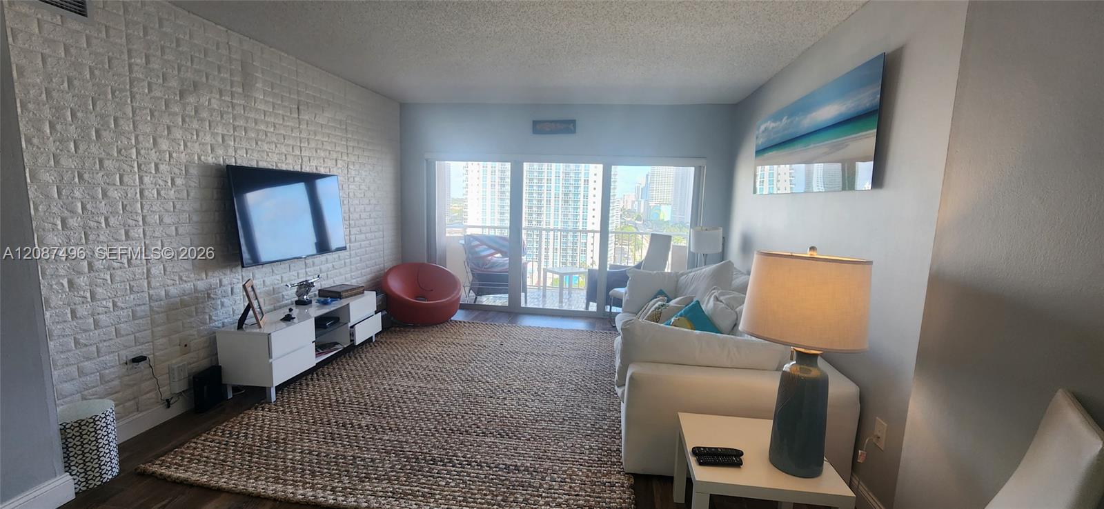 15M 1 / 2 870 sq. ft. $ 2026-09-11 0 foto