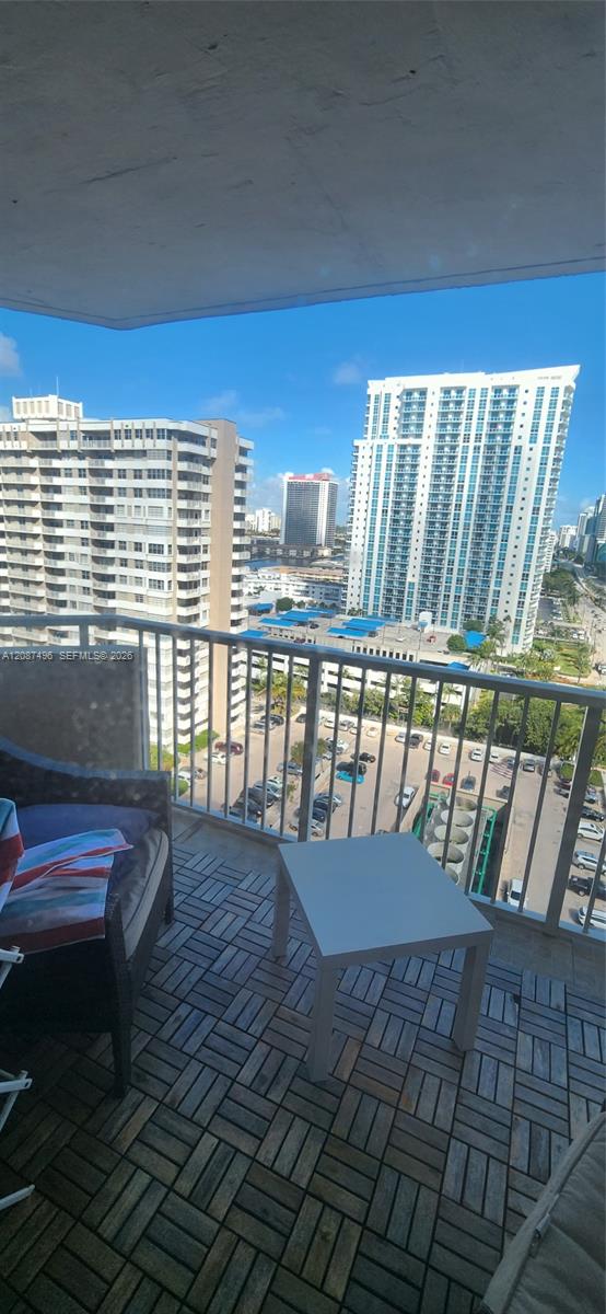 15M 1 / 2 870 sq. ft. $ 2026-09-11 0 foto