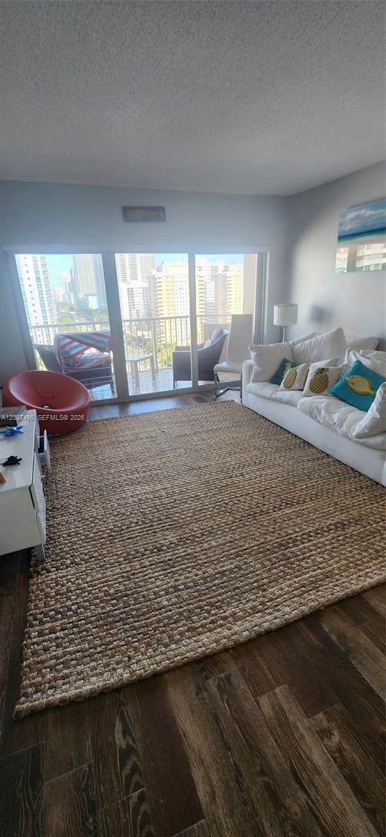 15M 1 / 2 870 sq. ft. $ 2026-09-11 0 foto