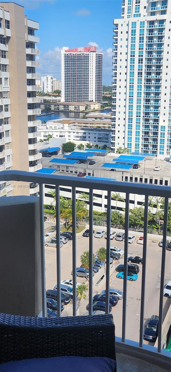 15M 1 / 2 870 sq. ft. $ 2026-09-11 0 foto
