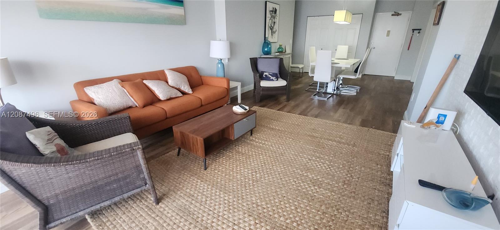 15M 1 / 2 870 sq. ft. $ 2026-09-11 0 foto
