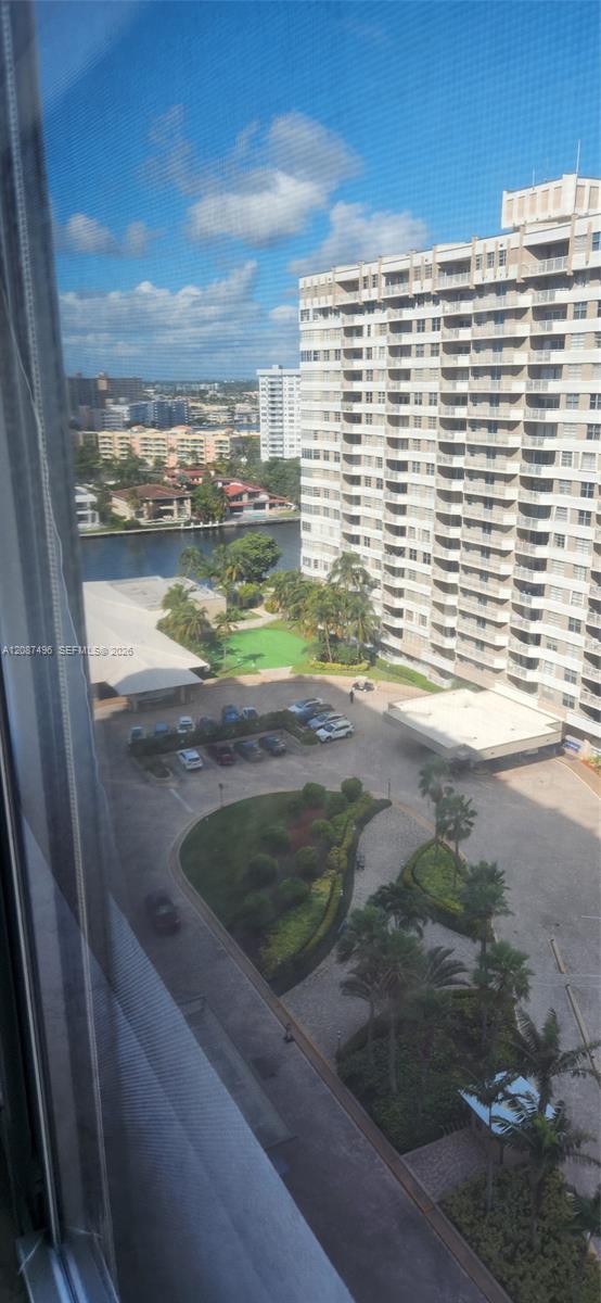 15M 1 / 2 870 sq. ft. $ 2026-09-11 0 foto