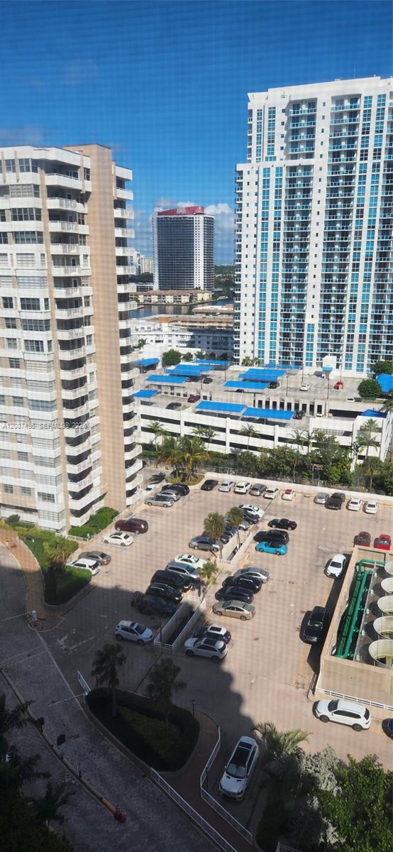 15M 1 / 2 870 sq. ft. $ 2026-09-11 0 foto