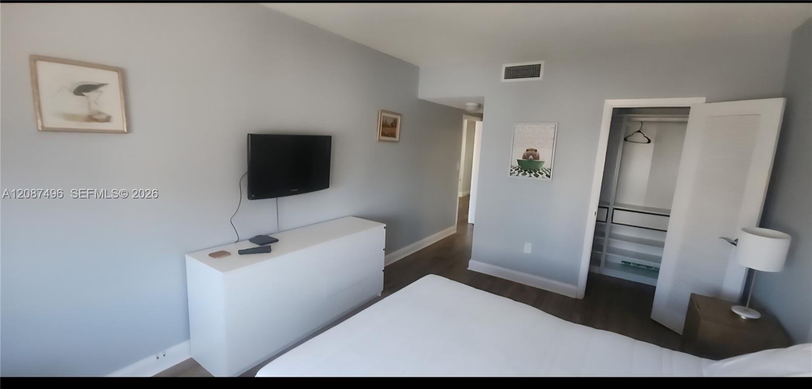 15M 1 / 2 870 sq. ft. $ 2026-09-11 0 foto