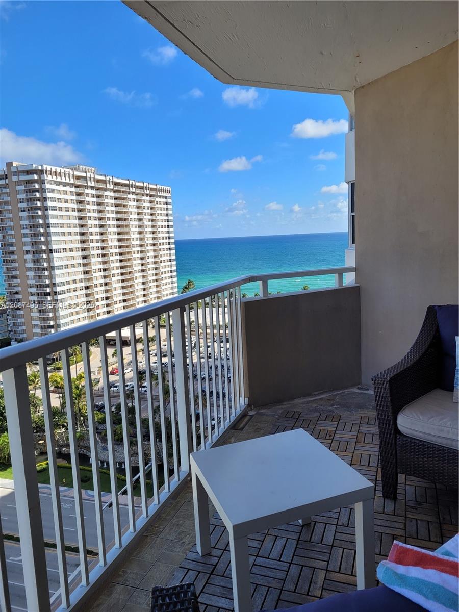 15M 1 / 2 870 sq. ft. $ 2026-09-11 0 foto