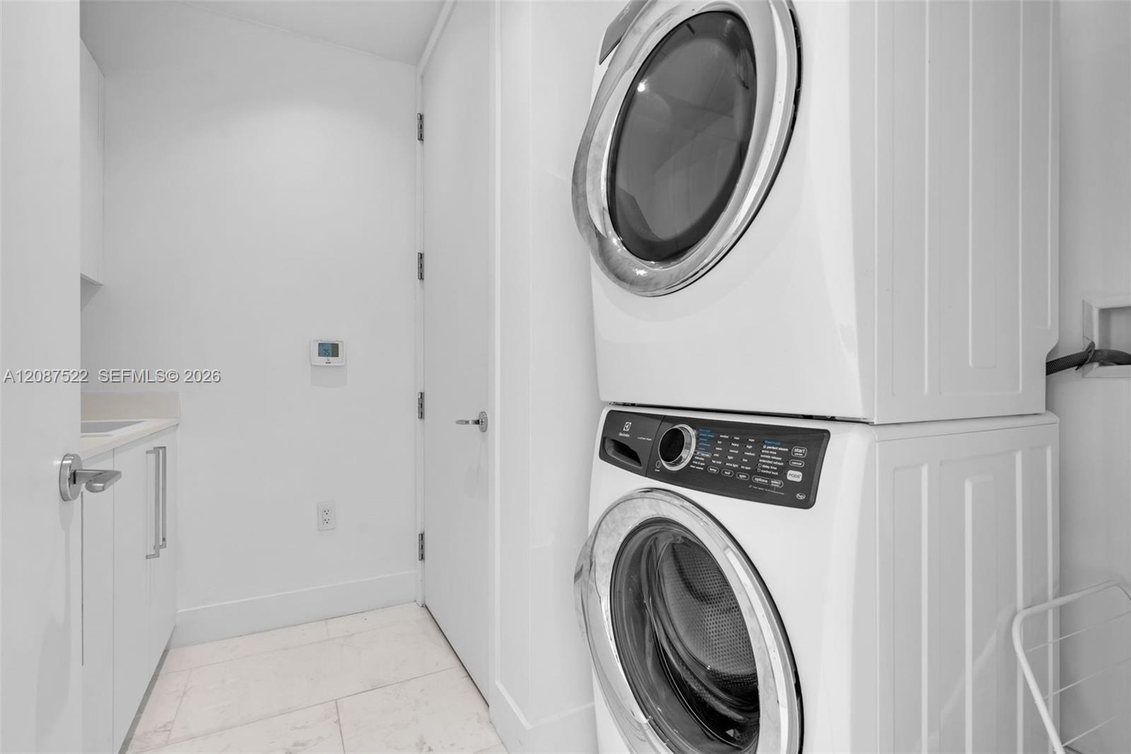 1703 2 / 3 1447 sq. ft. $ 2026-09-11 0 Photo