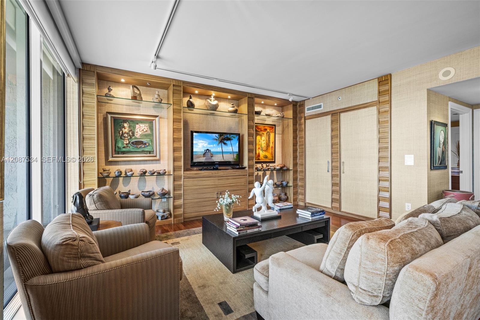 Ver detalles 1703 4 / 4 3224 sq. ft. $ 2026-09-11 0 foto