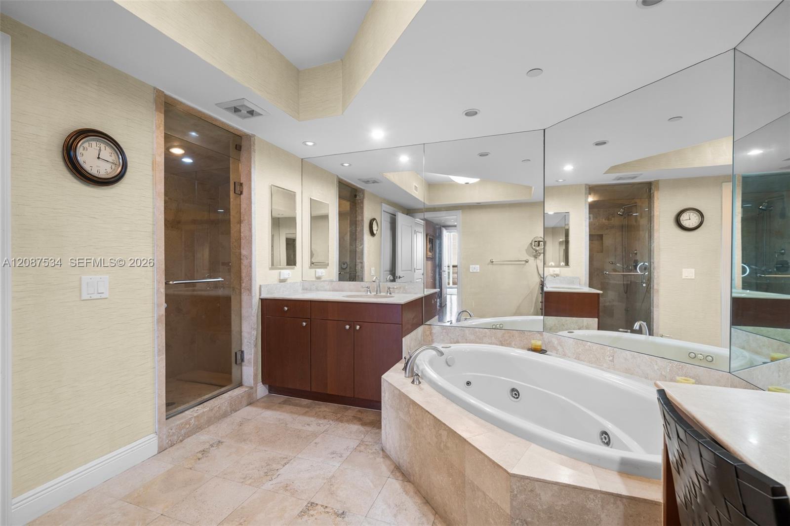 Ver detalles 1703 4 / 4 3224 sq. ft. $ 2026-09-11 0 foto