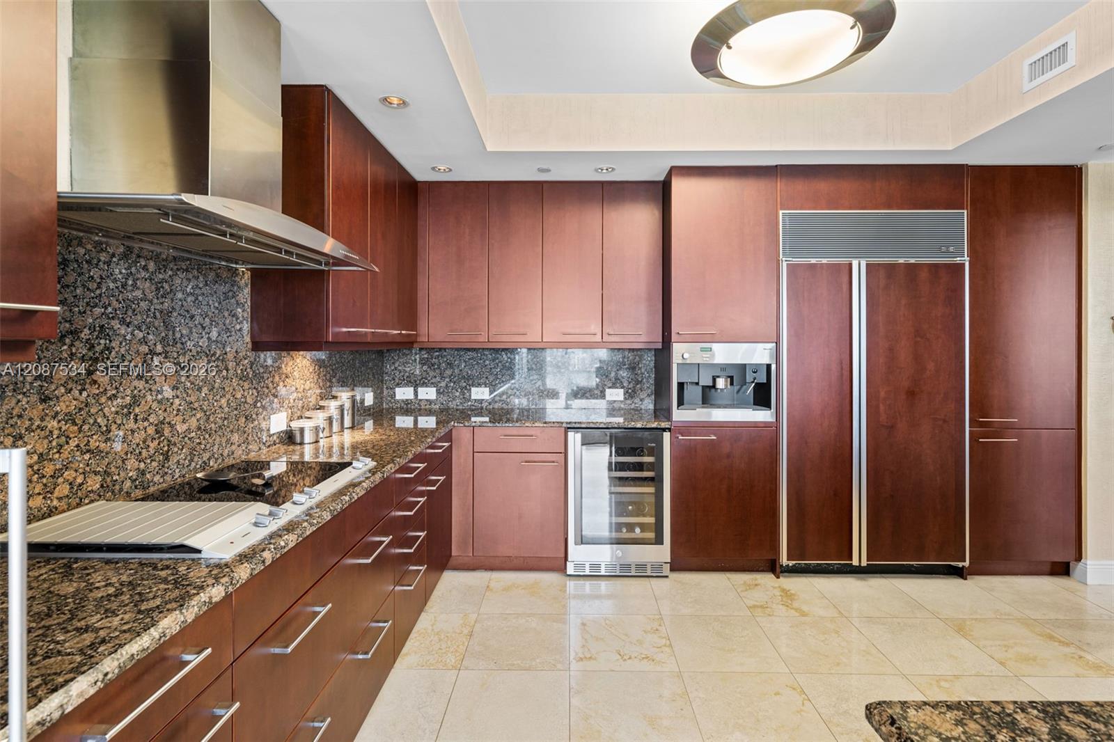 Ver detalles 1703 4 / 4 3224 sq. ft. $ 2026-09-11 0 foto