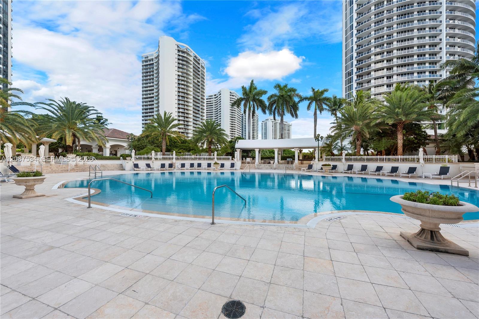 Ver detalles 1703 4 / 4 3224 sq. ft. $ 2026-09-11 0 foto