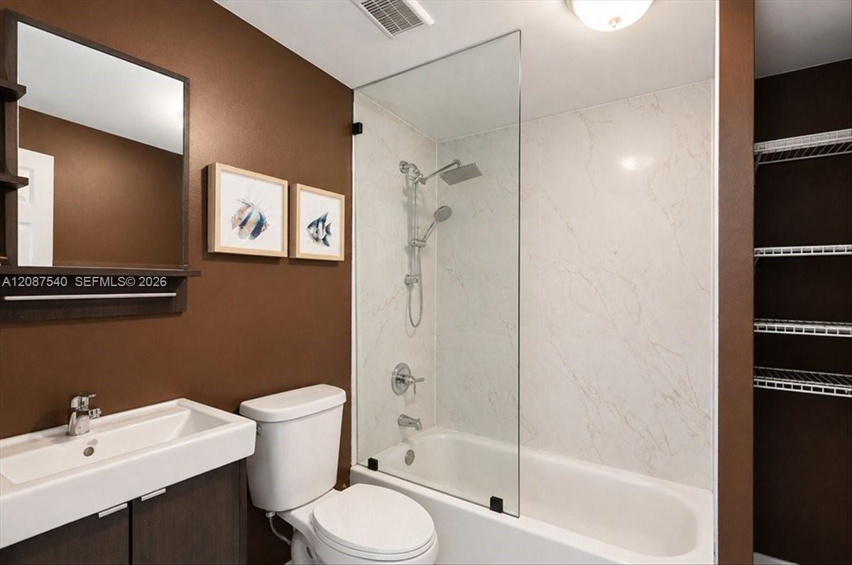   /  5574 sq. ft. $ 2026-09-11 0 foto
