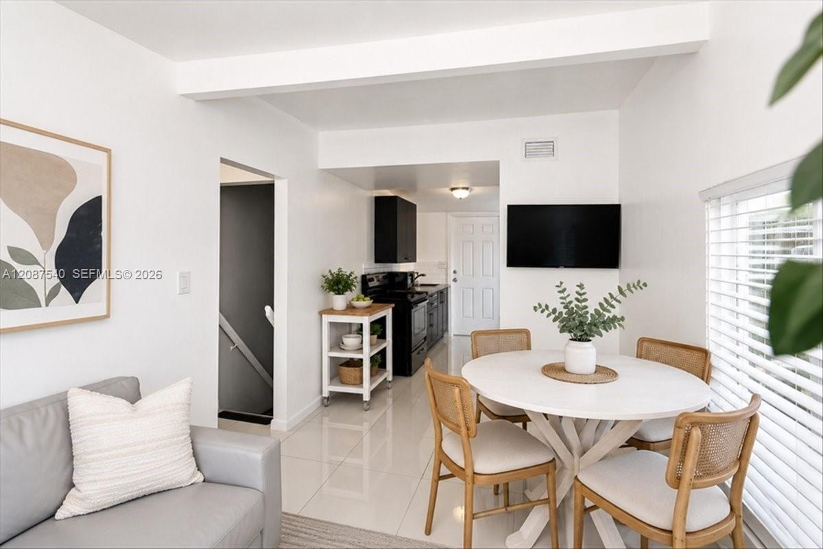   /  5574 sq. ft. $ 2026-09-11 0 foto