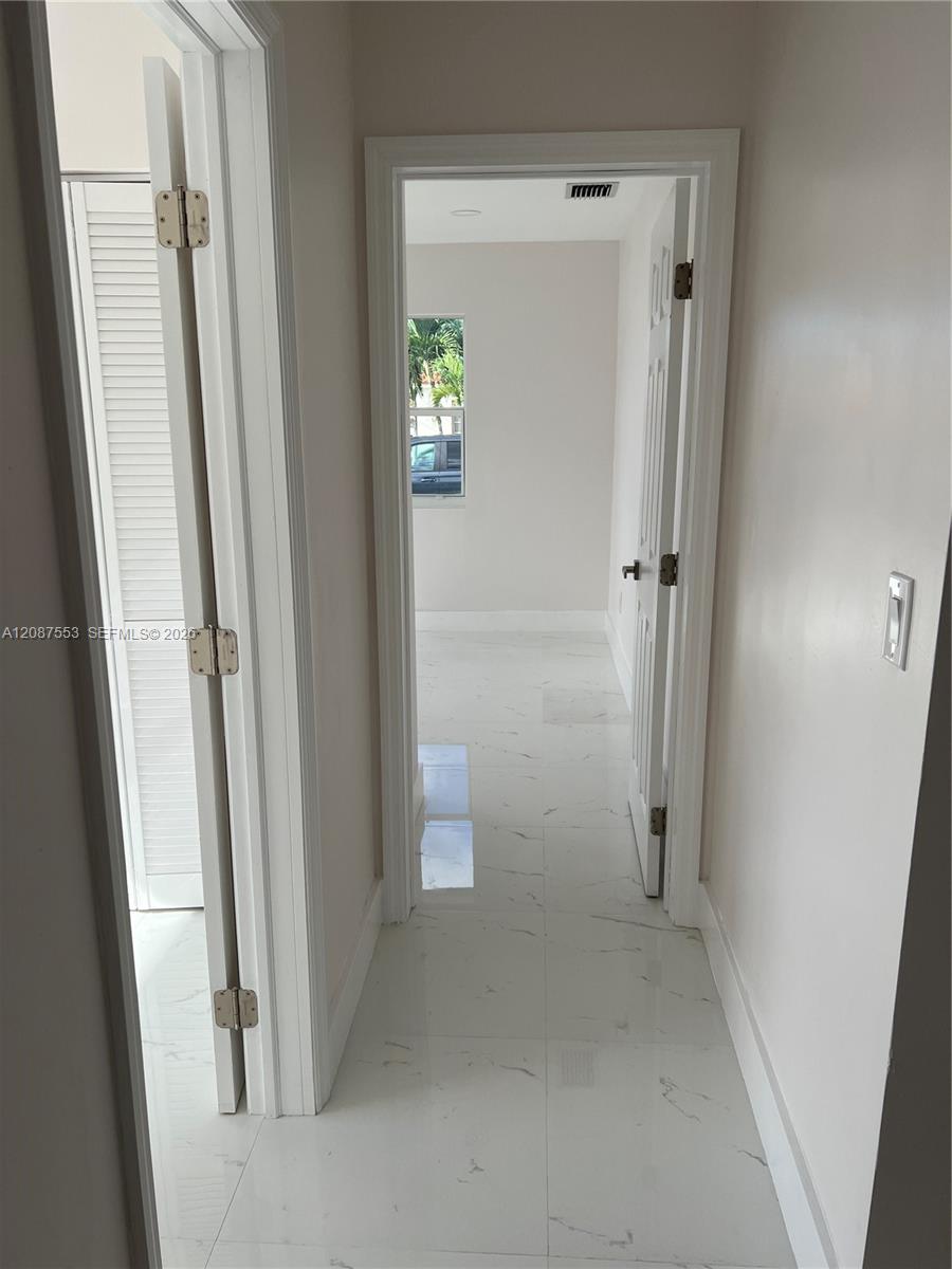   /  2018 sq. ft. $ 2026-09-11 0 foto