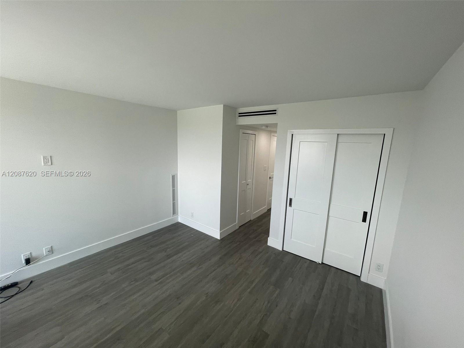1123 1 / 2 991 кв.футов $ 2026-09-11 0 Фото